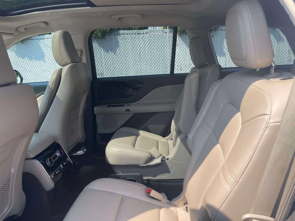 Used 2022 Lincoln Aviator AWD w/ Premium Package image 10