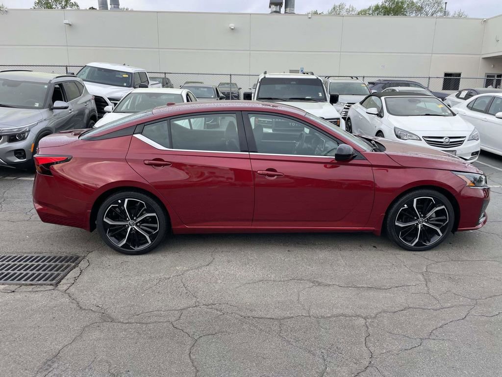 Used 2023 Nissan Altima 2.5 SR FWD image 11