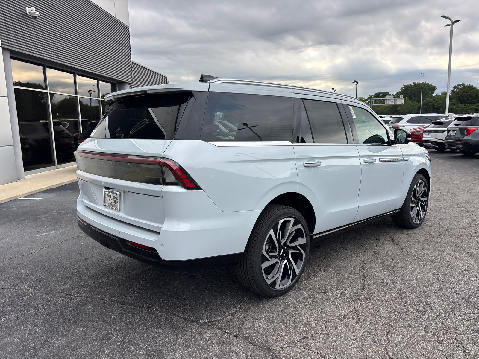 New 2026 Lincoln Navigator Reserve AWD/4WD image 7