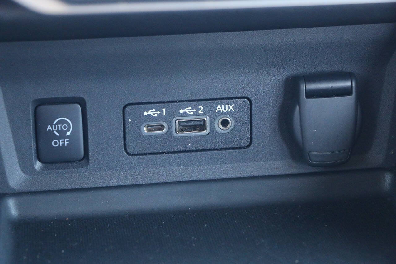 Used 2024 Nissan Sentra SV FWD image 30
