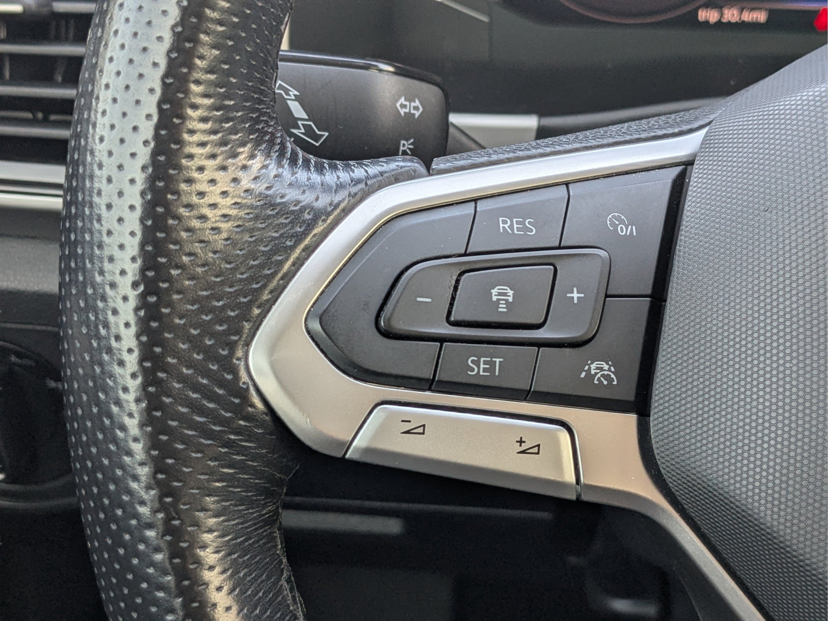 Used 2023 Volkswagen Atlas SEL R-Line AWD/4WD image 17