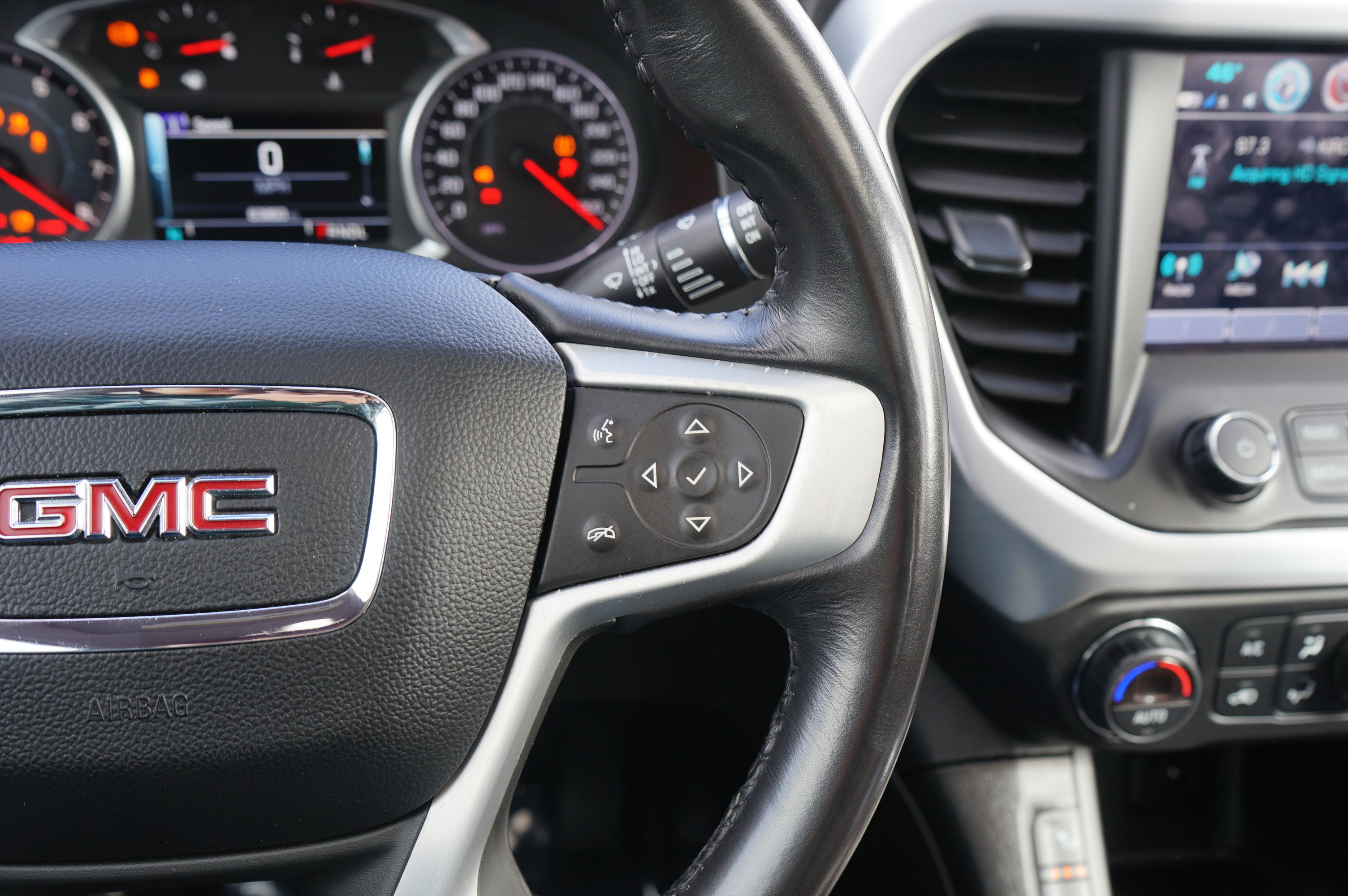 Used 2019 GMC Acadia SLE w/ GMC Pro Grade Package AWD/4WD image 22