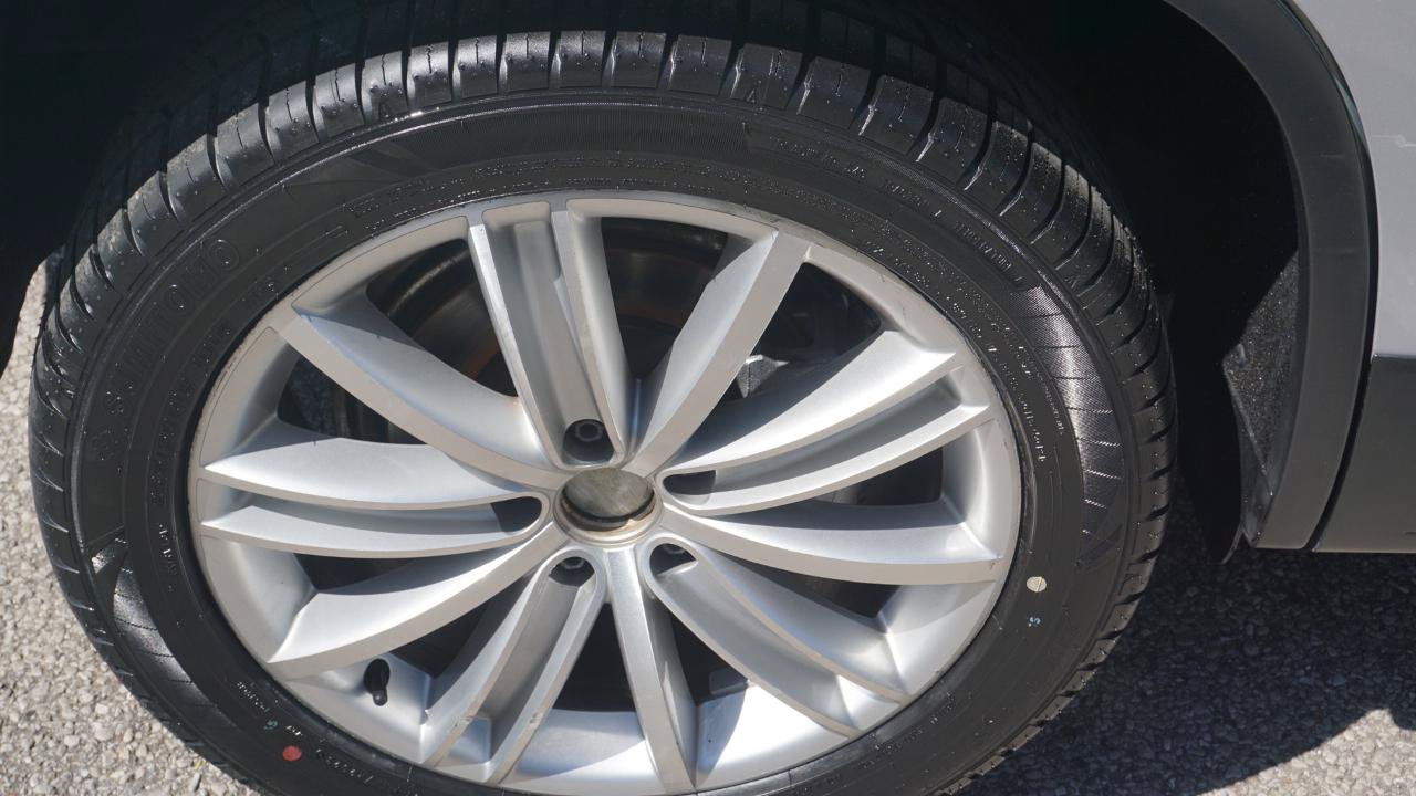 Used 2015 Volkswagen Tiguan SEL FWD image 21