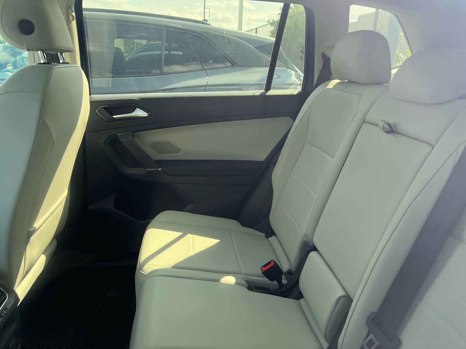 Used 2018 Volkswagen Tiguan SEL AWD/4WD image 5