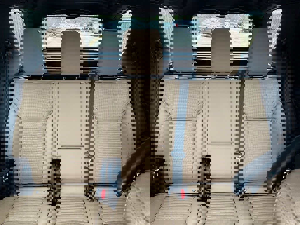 New 2026 Land Rover Discovery Limited Edition image 35