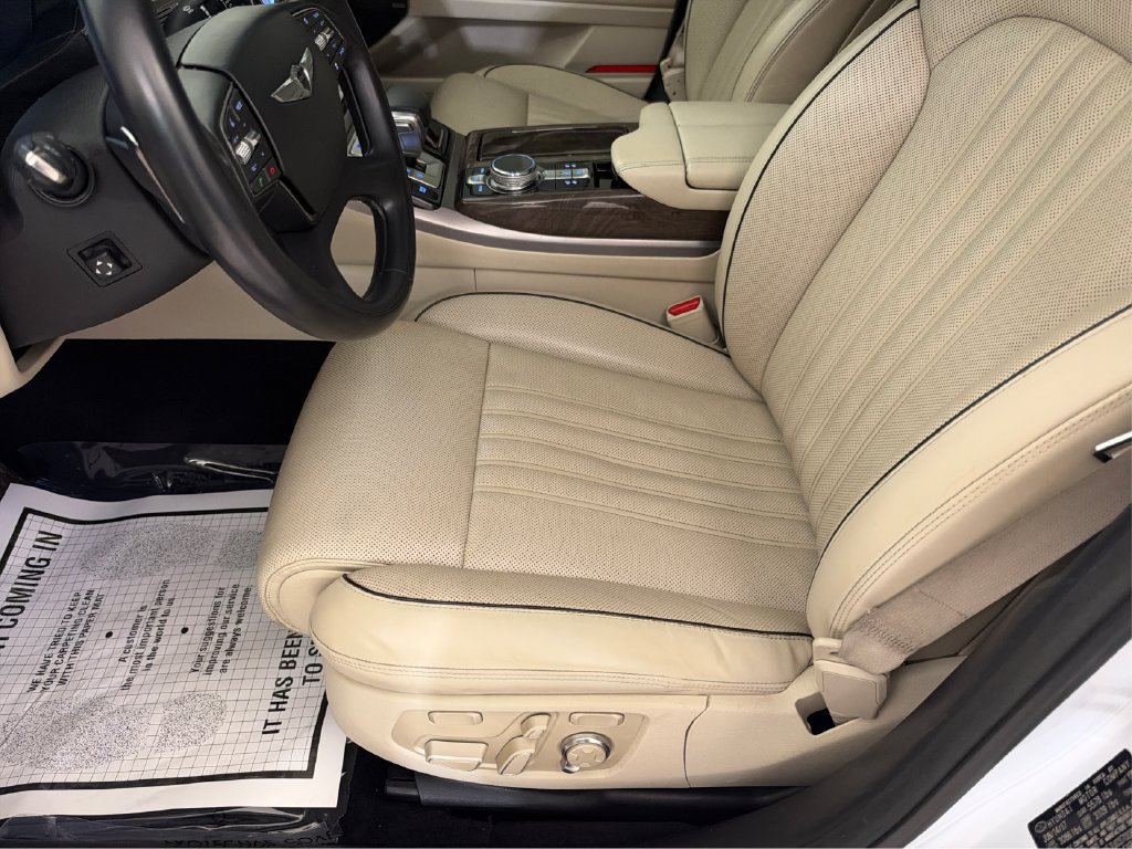 Used 2018 Genesis G90 3.3T Premium RWD image 19
