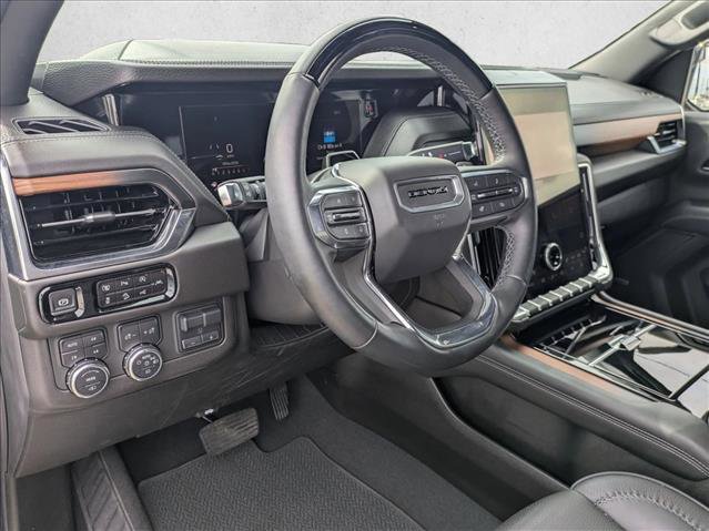 Used 2025 GMC Yukon XL Denali w/ Denali Reserve Package image 9