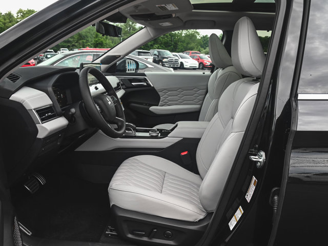 New 2025 Mitsubishi Outlander AWD image 25