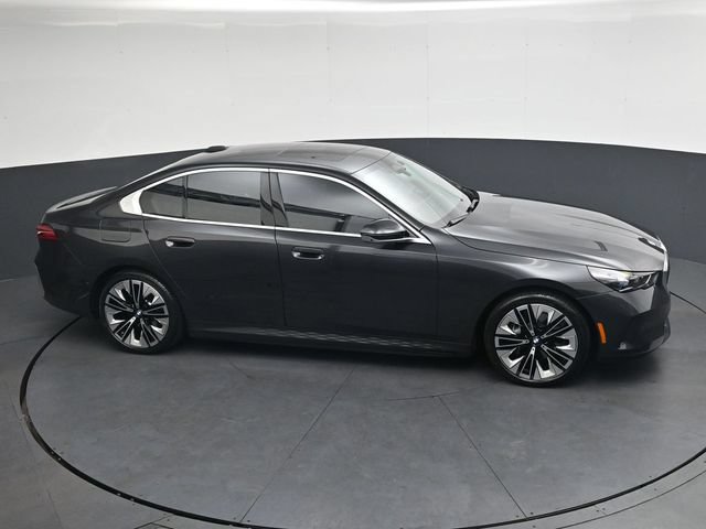 Certified 2025 BMW i5 eDrive40i w/ Premium Package RWD image 26