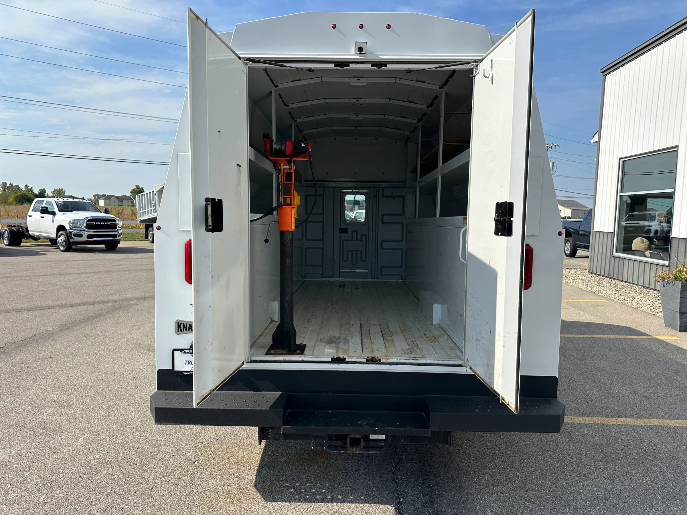 Used 2024 Ford E-450 and Econoline 450 Super Duty w/ Power Windows & Locks Group image 11