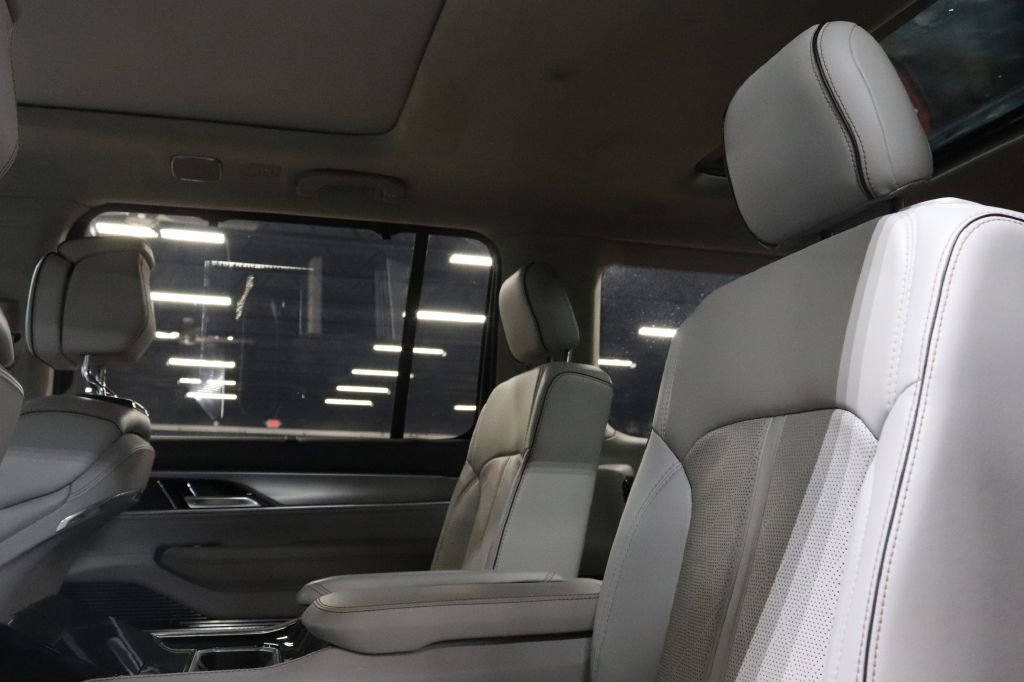 Used 2023 Jeep Grand Wagoneer Series II w/ Premium Group II image 21