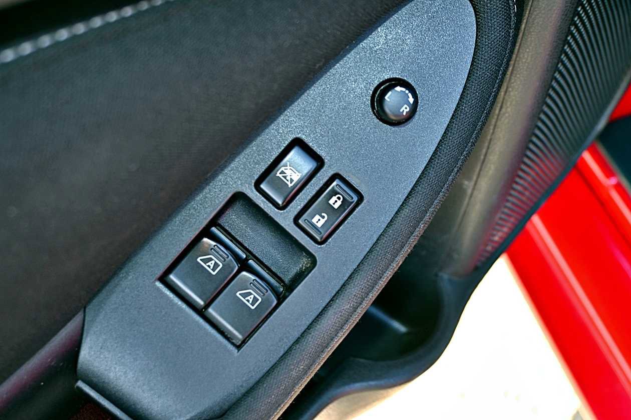 Used 2016 Nissan 370Z Coupe RWD image 17