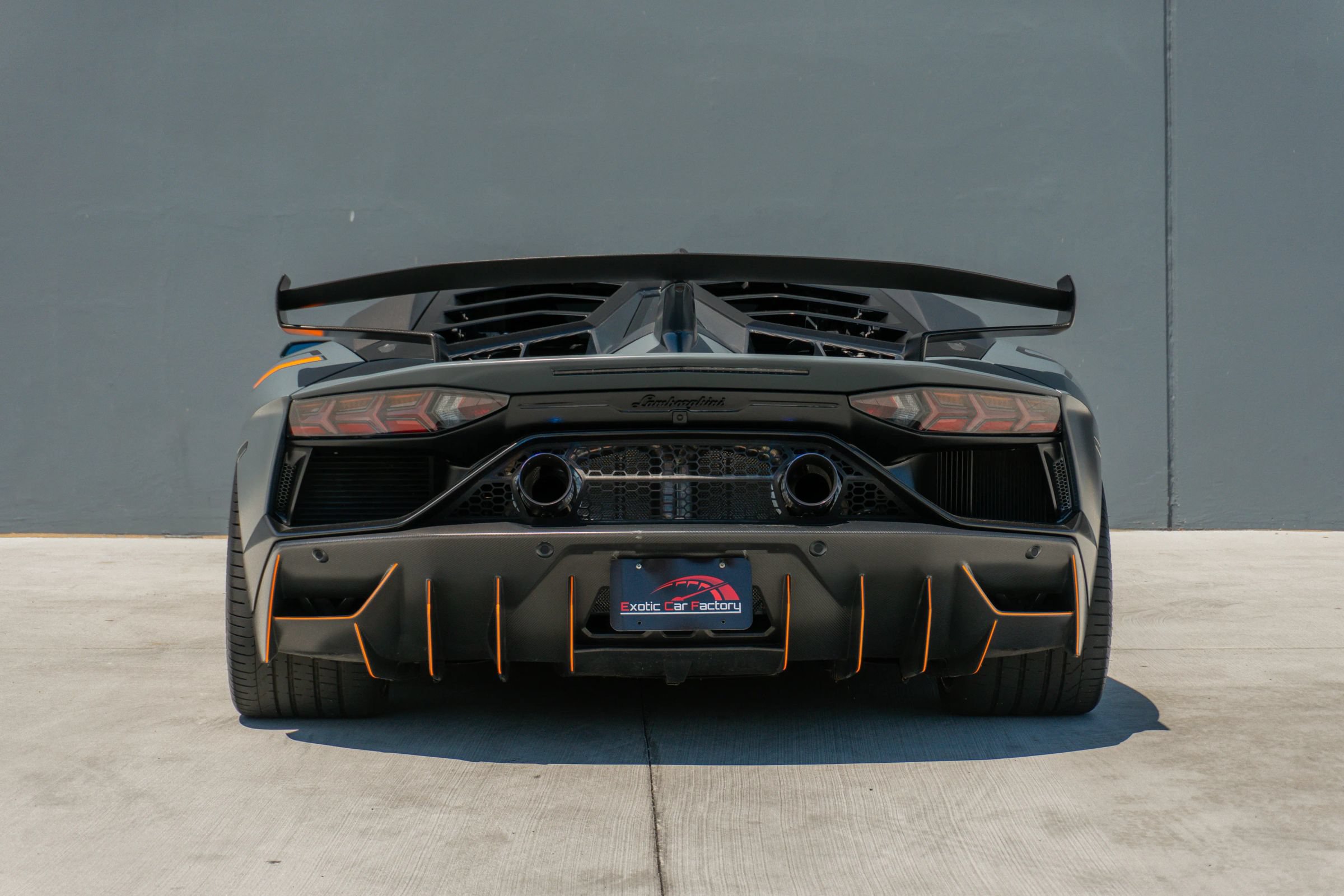 Used 2019 Lamborghini Aventador SVJ AWD/4WD image 9
