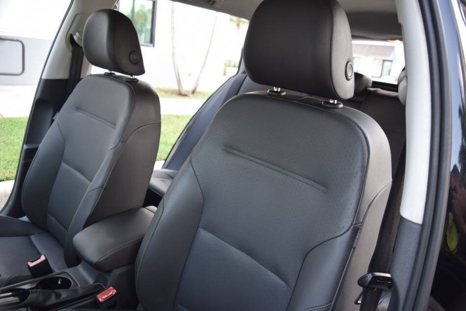 Used 2015 Volkswagen Golf TDI S FWD image 37