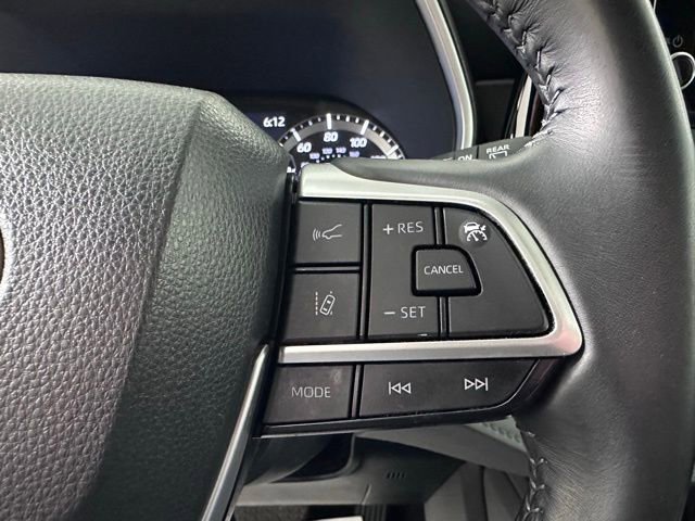 Used 2023 Toyota Highlander XLE AWD/4WD image 28