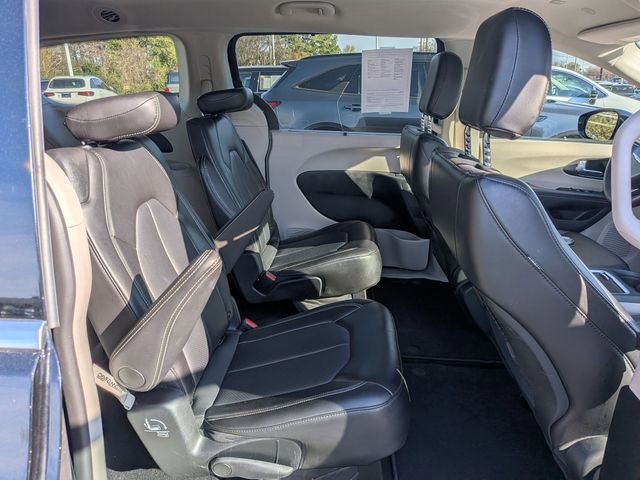 Used 2024 Chrysler Pacifica Touring-L image 28