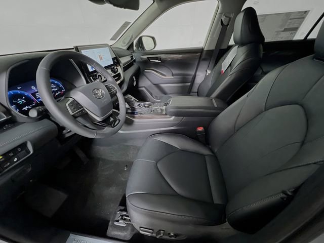 New 2025 Toyota Highlander Limited image 12