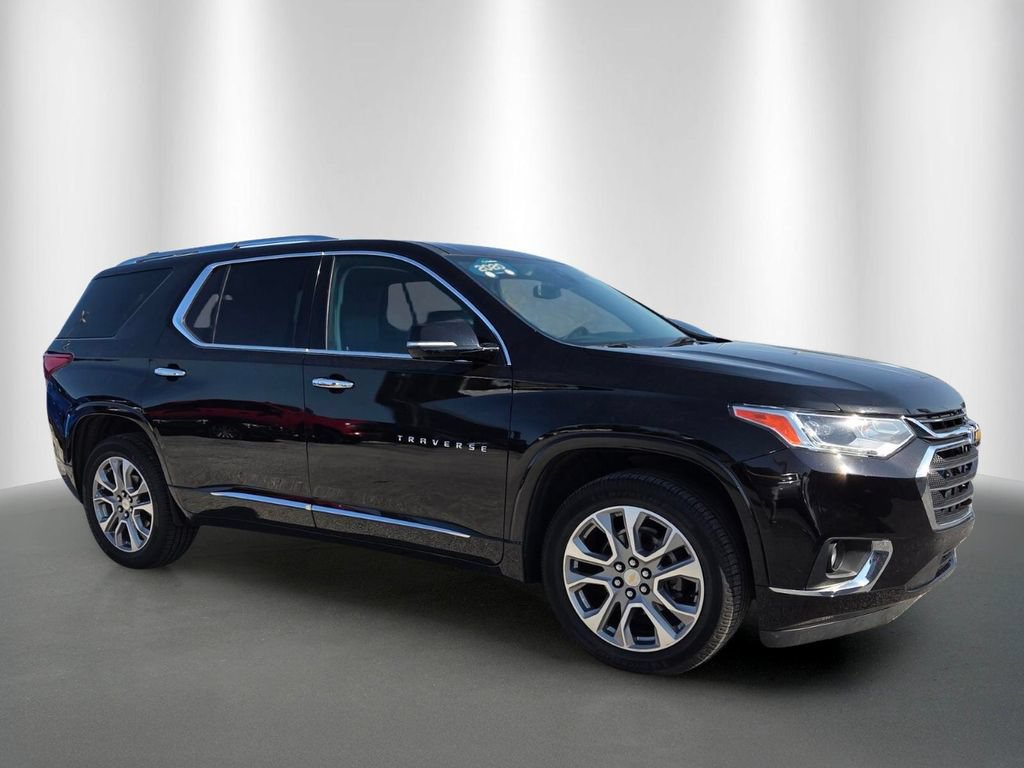 Used 2020 Chevrolet Traverse Premier FWD image 2