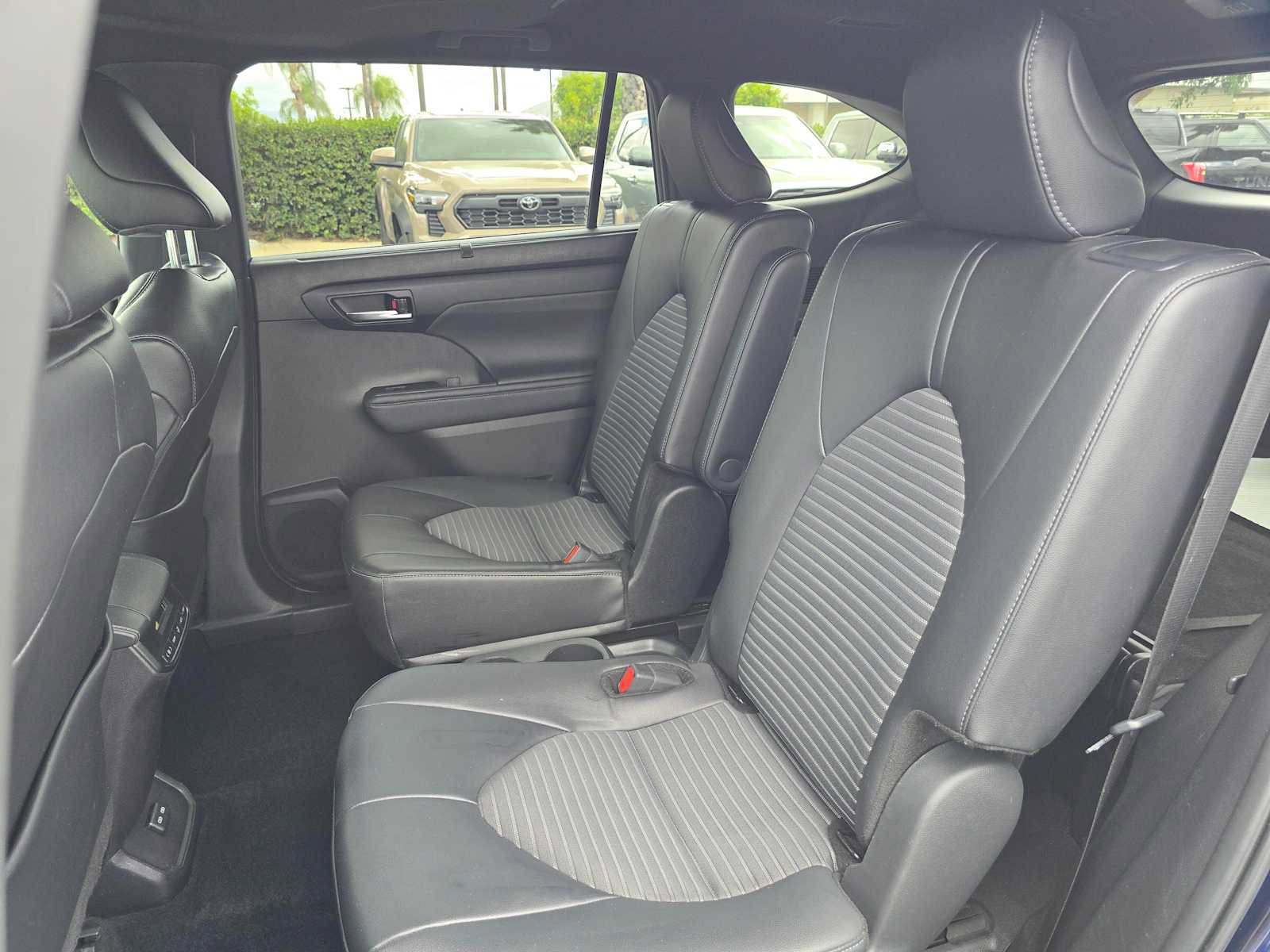 Used 2024 Toyota Highlander XSE FWD image 21