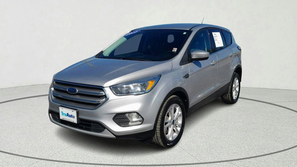 Used 2017 Ford Escape SE image 3