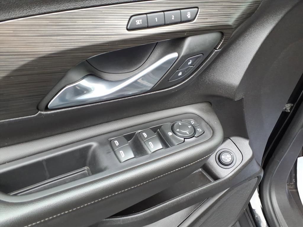 Used 2024 GMC Terrain SLT image 13