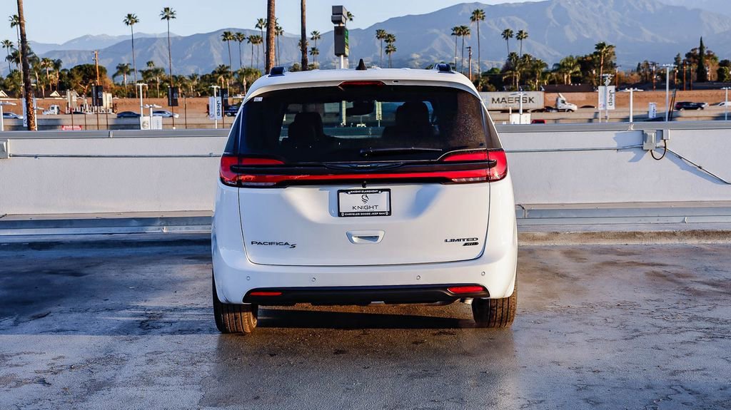 New 2026 Chrysler Pacifica Limited w/ S Appearance Package AWD/4WD image 8