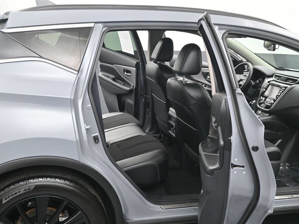 Used 2023 Nissan Murano SV w/ SV Midnight Edition Package FWD image 10