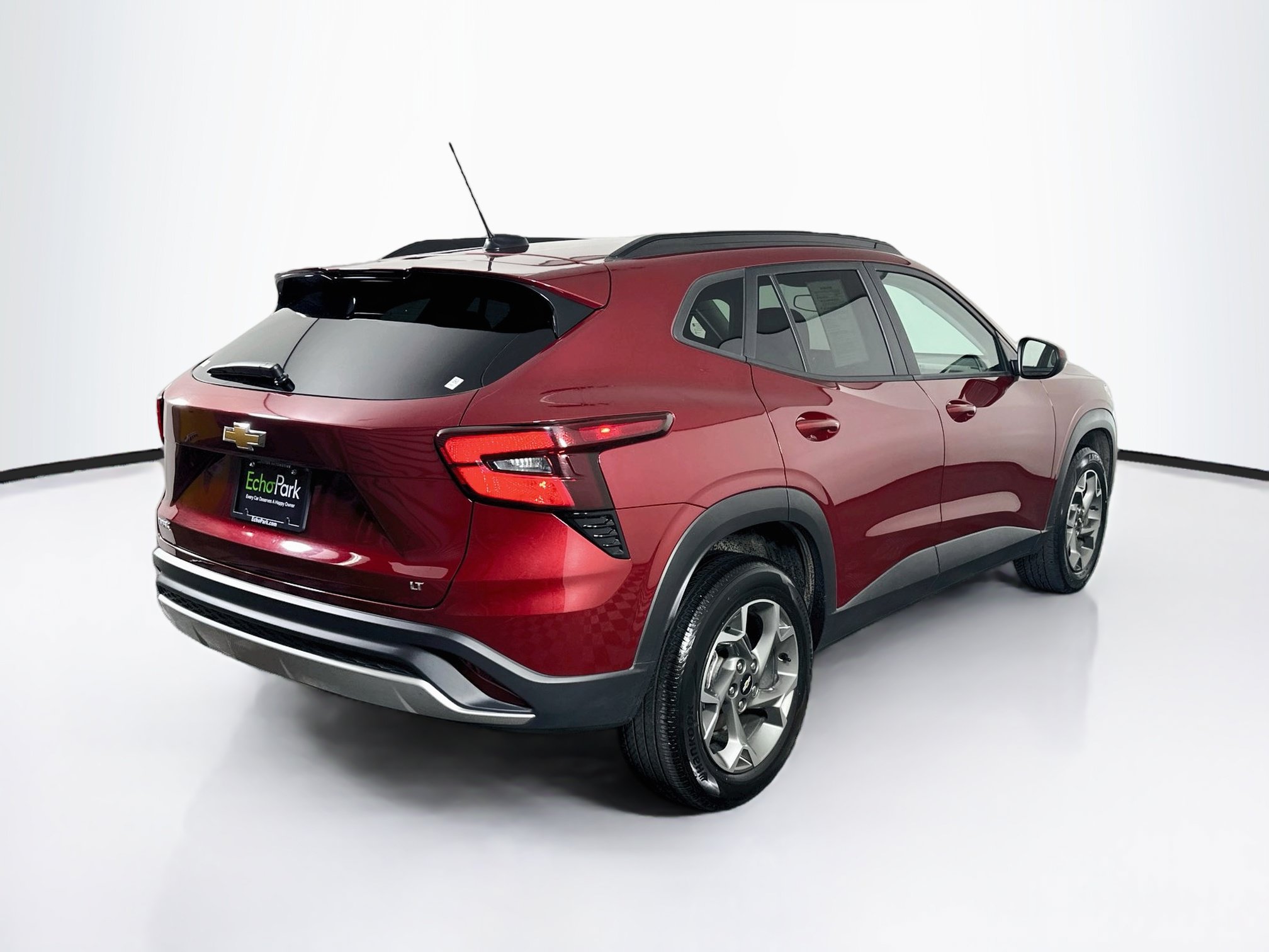 Used 2025 Chevrolet Trax LT FWD image 9