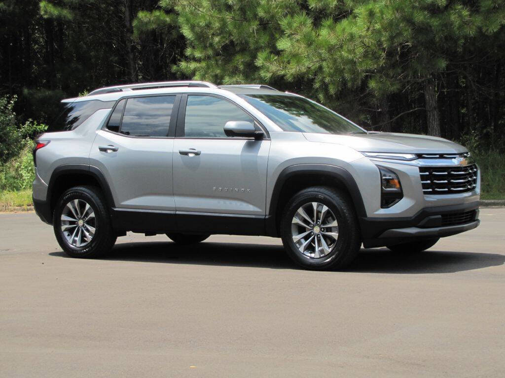 Used 2025 Chevrolet Equinox LT w/ Convenience Package II image 5