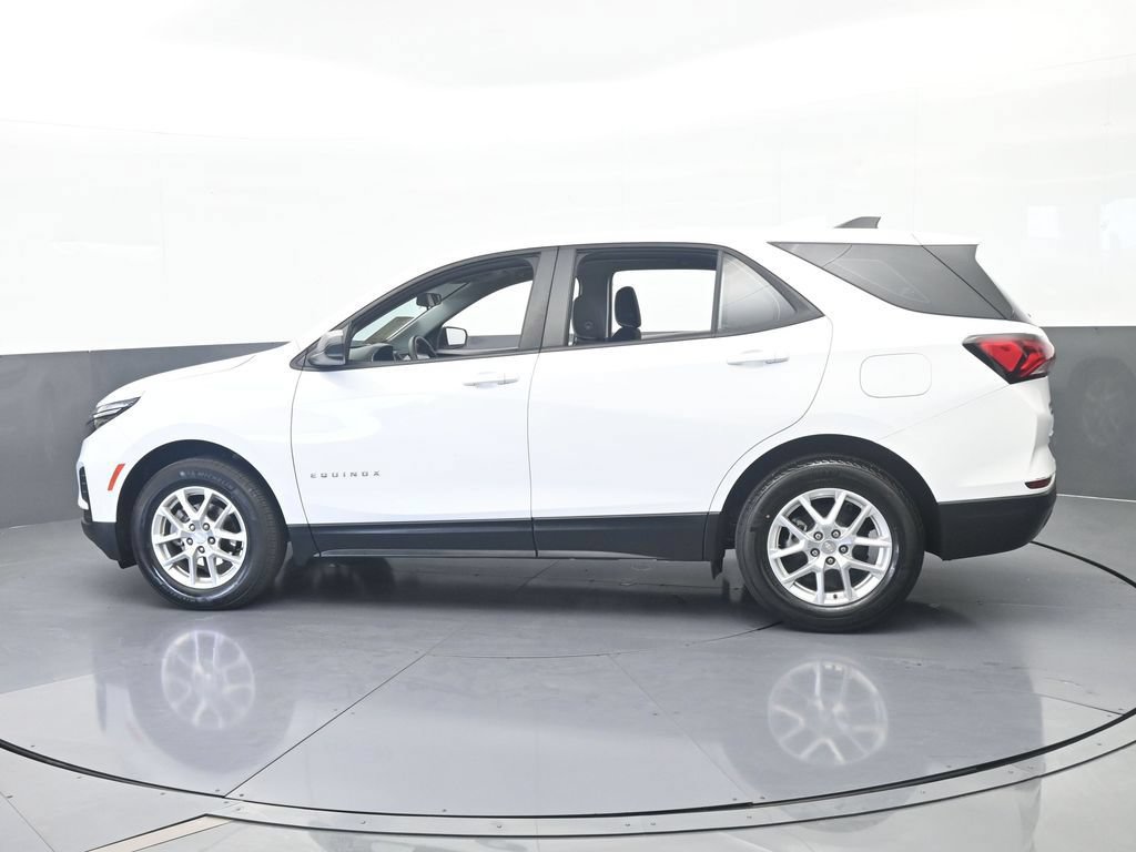 Used 2024 Chevrolet Equinox LS FWD image 3