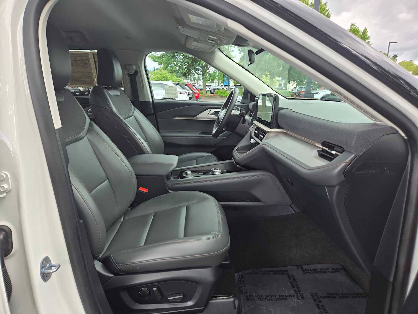 Used 2025 Ford Explorer Active w/ Active Comfort Package RWD image 11
