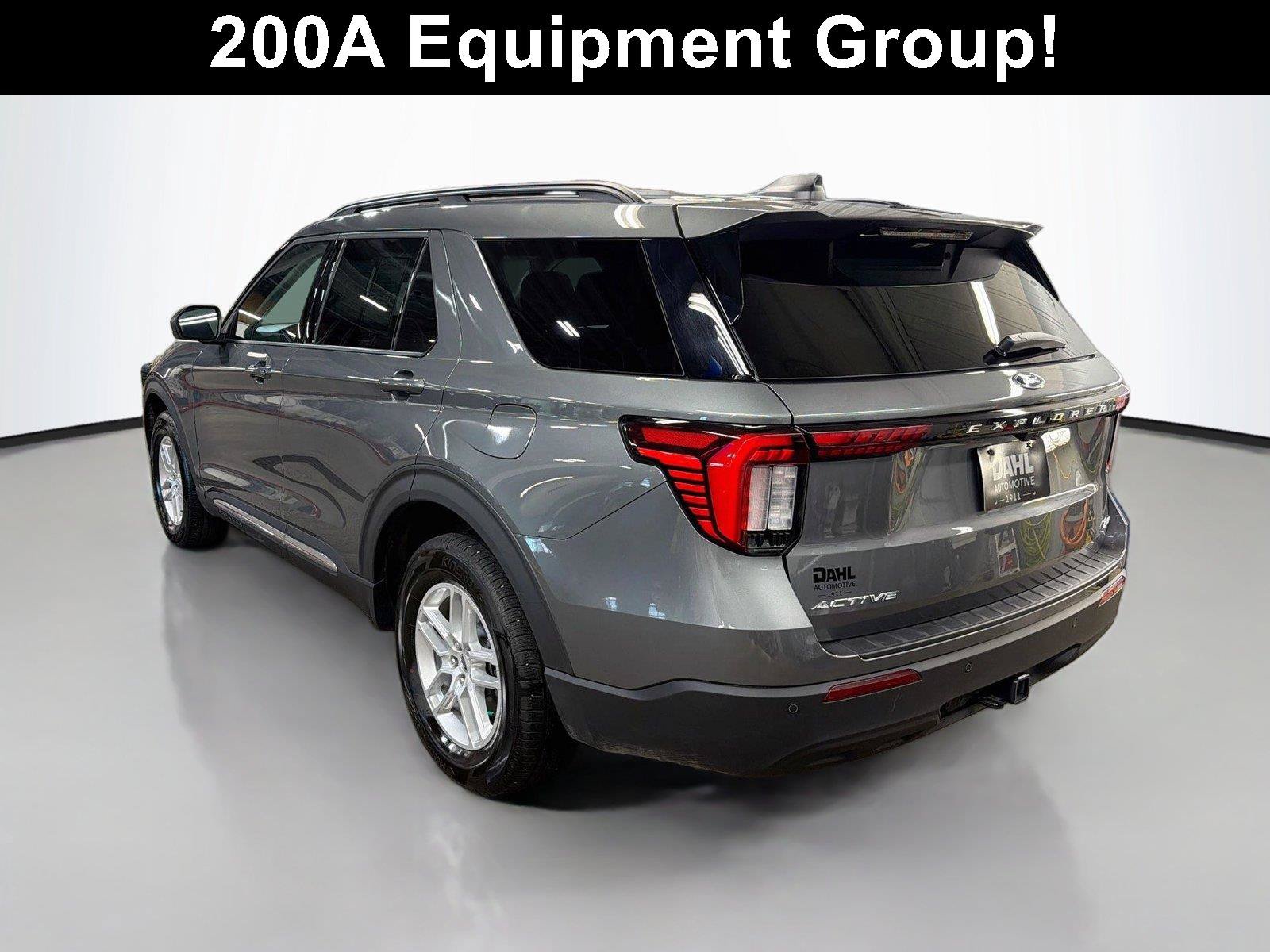 Used 2025 Ford Explorer Active AWD/4WD image 9