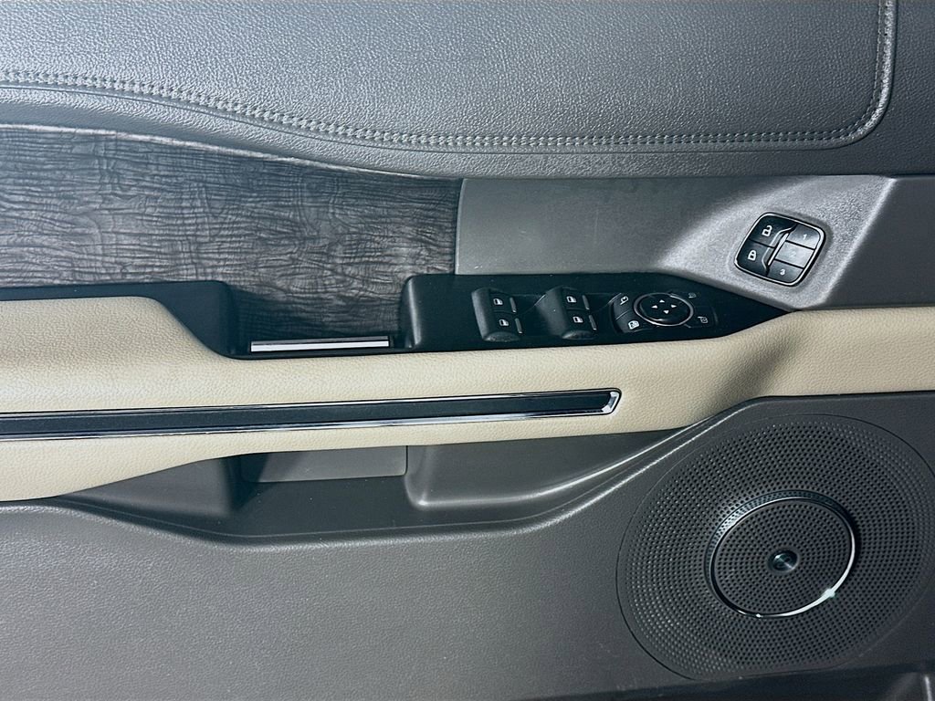 Used 2021 Ford Expedition Max Limited image 25