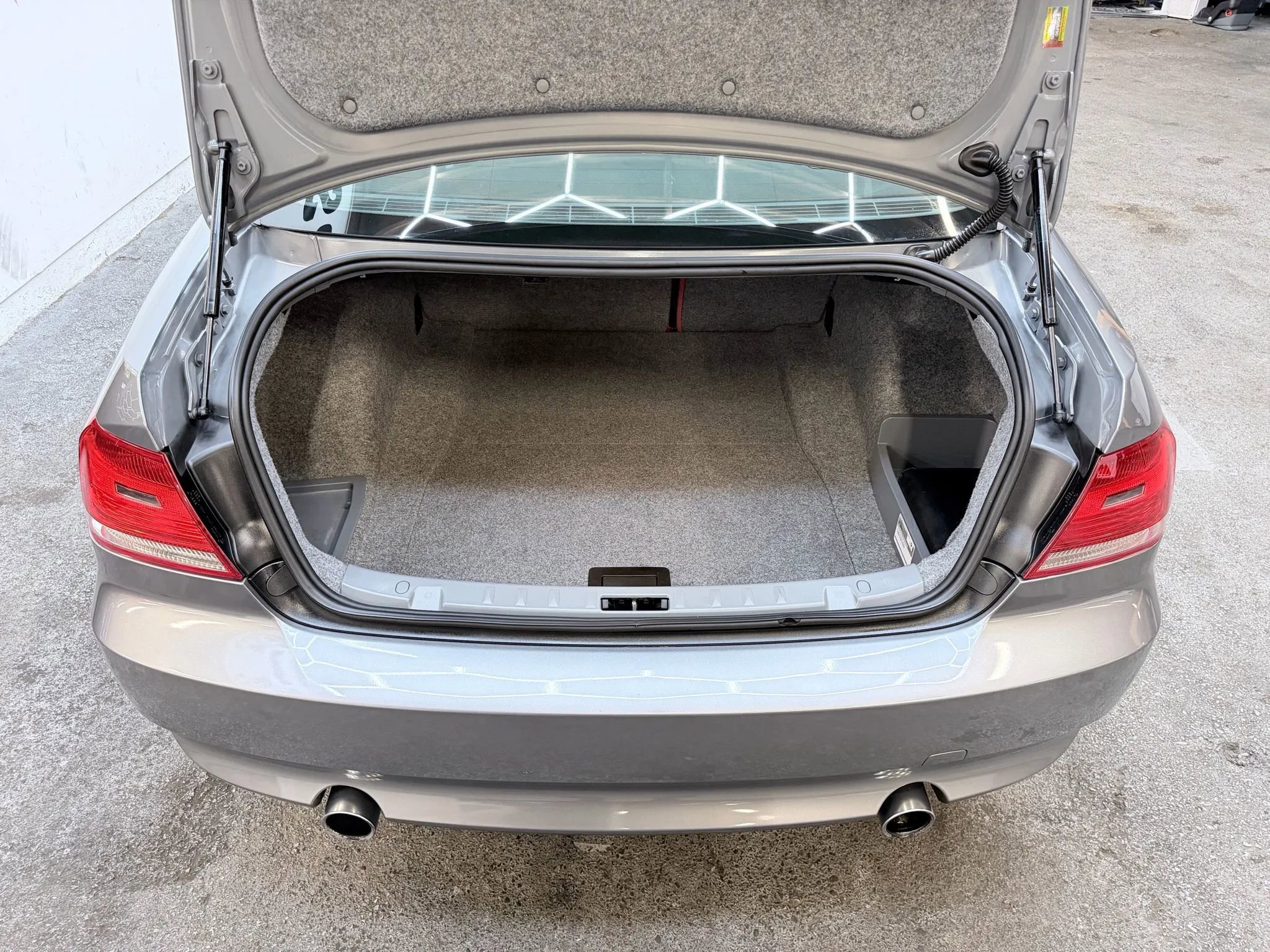 Used 2008 BMW 335i Coupe w/ Premium Pkg image 21