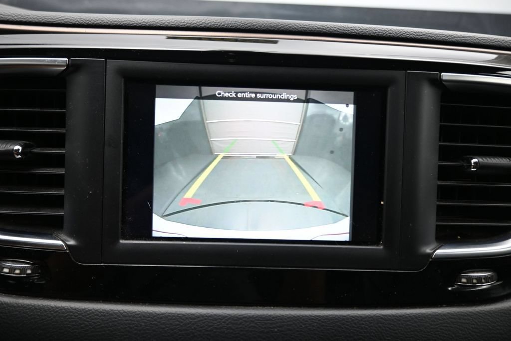 Used 2019 Chrysler Pacifica Touring-L FWD image 21