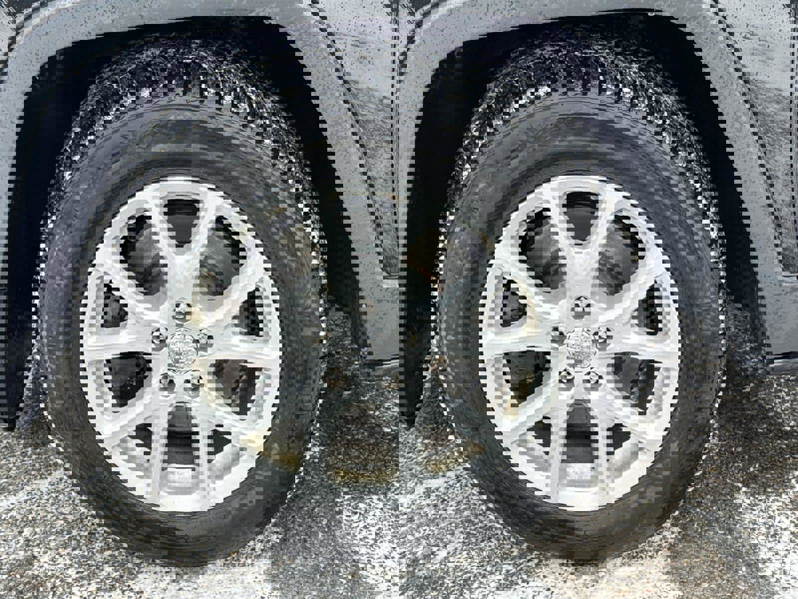 Used 2015 Jeep Cherokee Latitude w/ Cold Weather Group image 11