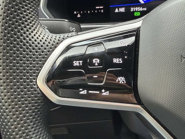 Certified 2022 Volkswagen Tiguan SE R-Line AWD/4WD image 23