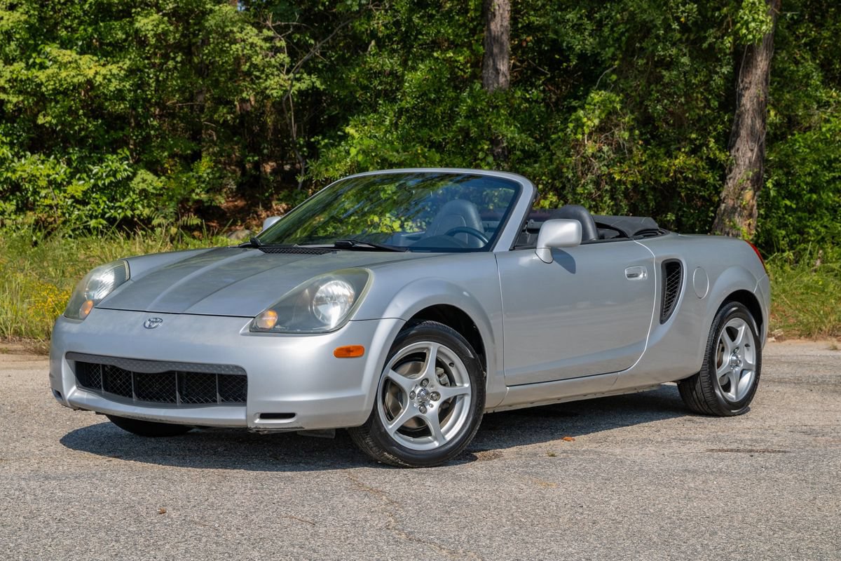 Used 2002 Toyota MR2 RWD image 2