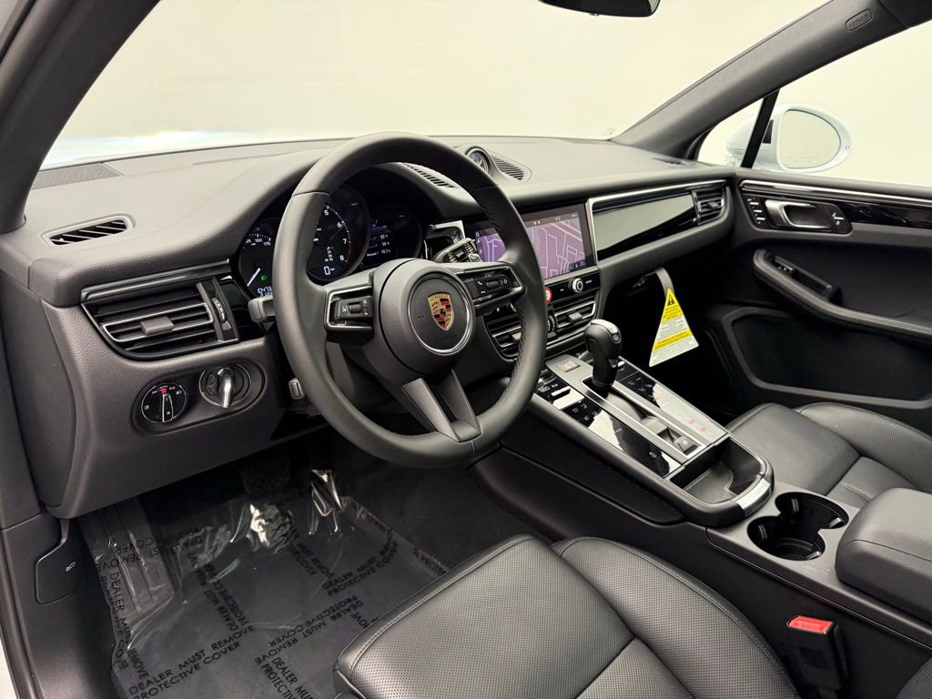 Used 2024 Porsche Macan image 4