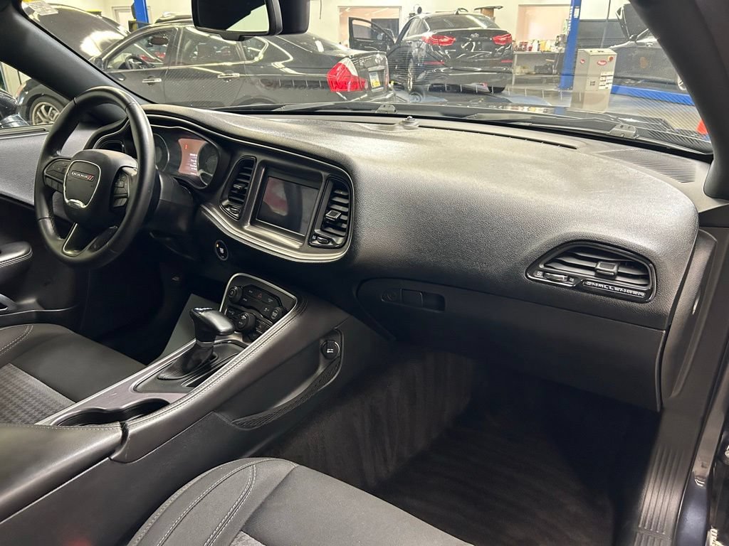 Used 2018 Dodge Challenger SXT RWD image 17