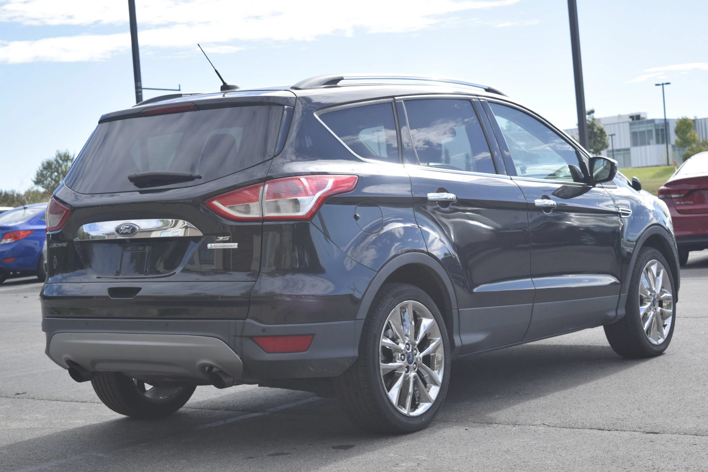 Used 2015 Ford Escape SE w/ SE Chrome Package FWD image 4