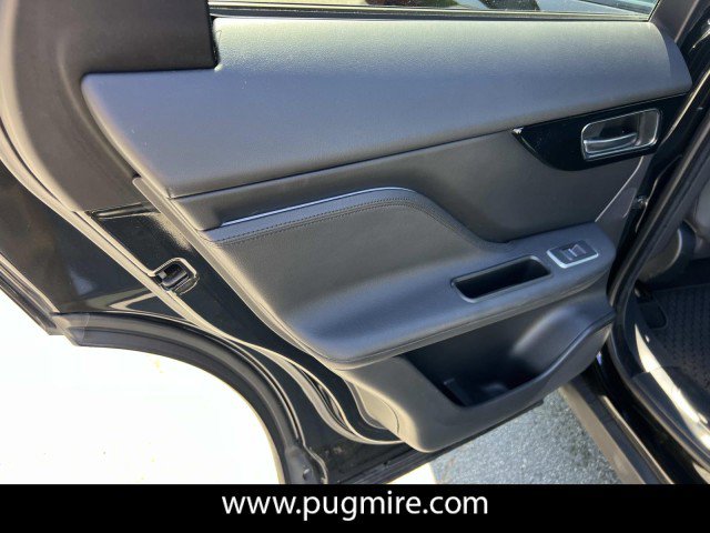 Used 2019 Jaguar F-PACE Premium image 21