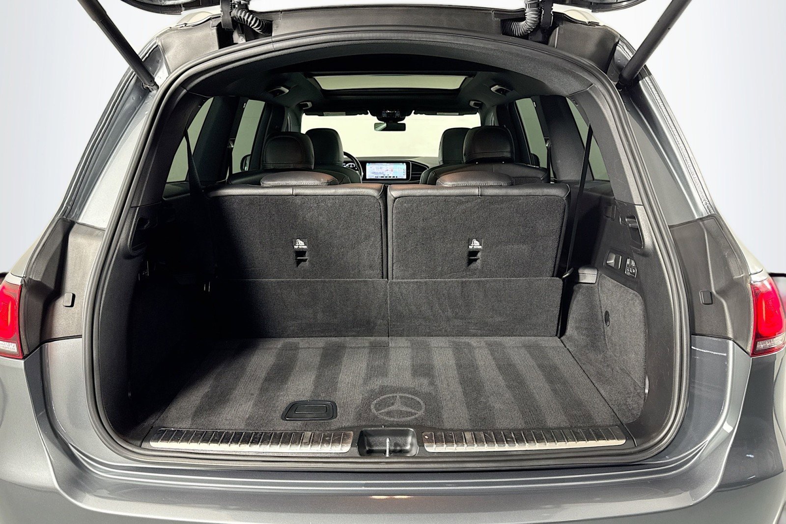 Used 2023 Mercedes-Benz GLS 450 4MATIC image 23