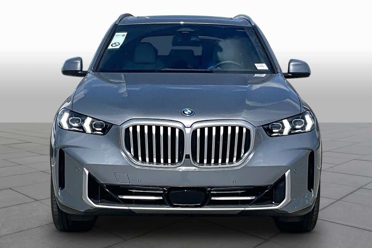 Used 2026 BMW X5 xDrive50e w/ Premium Package AWD/4WD image 3