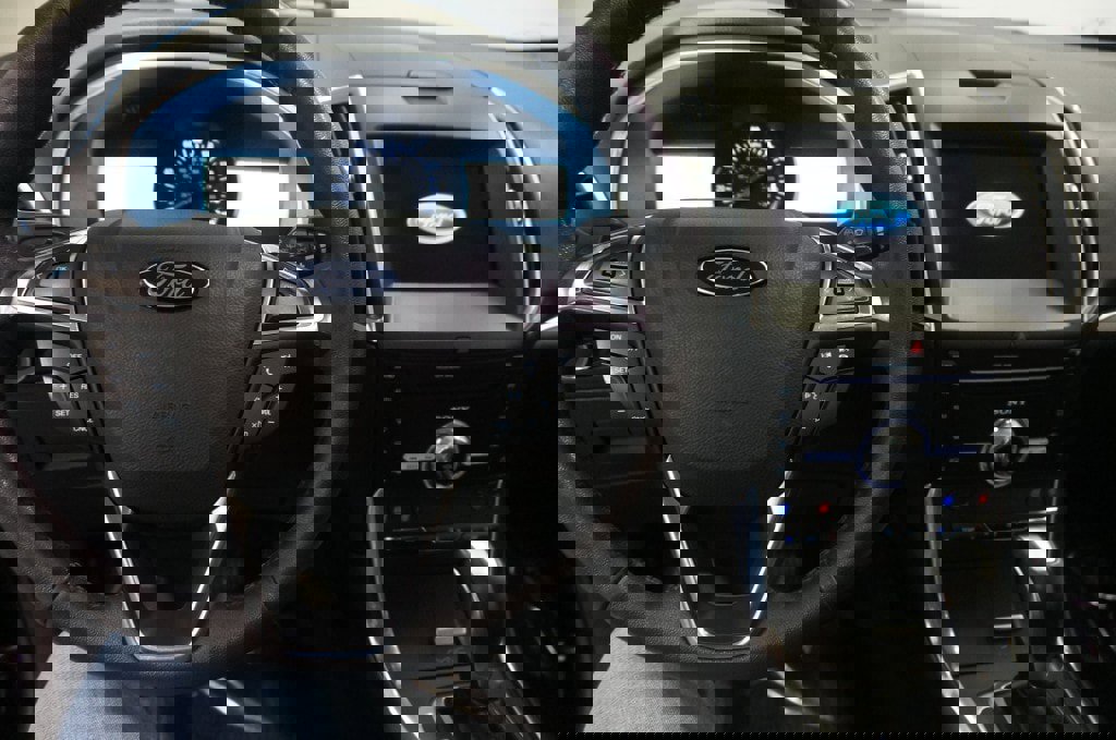 Used 2017 Ford Edge Titanium w/ Equipment Group 301A AWD/4WD image 8