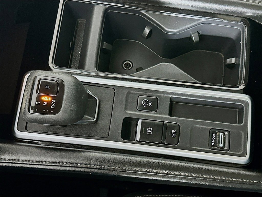 Used 2022 Nissan Pathfinder SV w/ SV Premium Package image 16