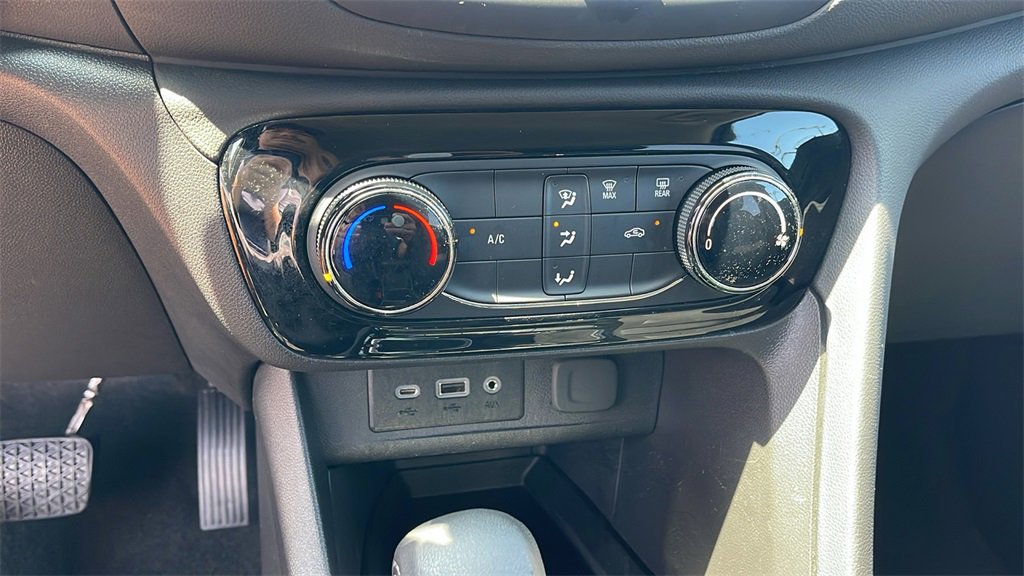 Used 2022 Buick Encore GX Preferred image 19