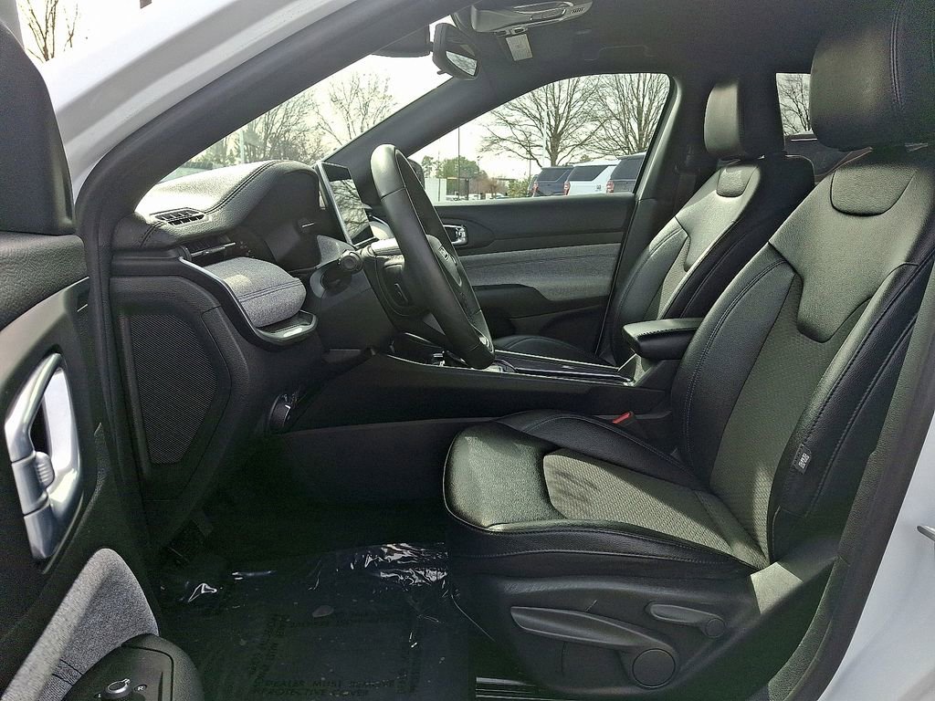 Used 2024 Jeep Compass Latitude image 13