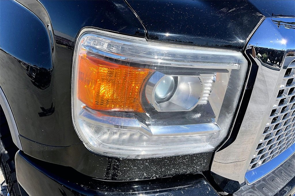 Used 2015 GMC Sierra 2500 Denali w/ Duramax Plus Package image 28