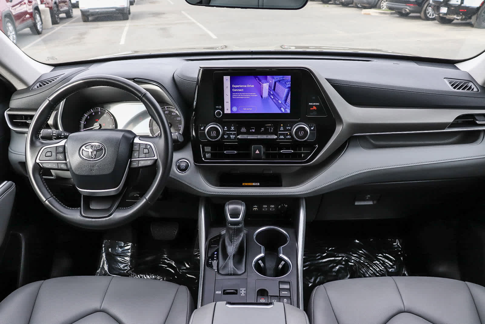 Used 2023 Toyota Highlander XLE image 12